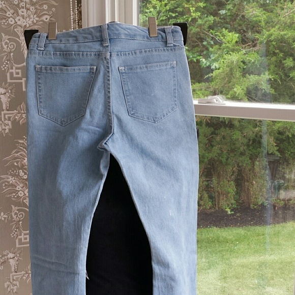 Chic a Booti Distressed Jeans Size 6 - Picture 3 of 6